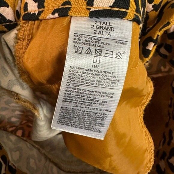 Old Navy Pixie Cheetah Print Pants Size 2 Tall - Picture 5 of 5